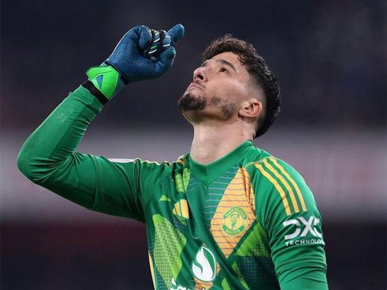 Manchester United-West Ham match sparks controversy in England over Altay Bayındır
