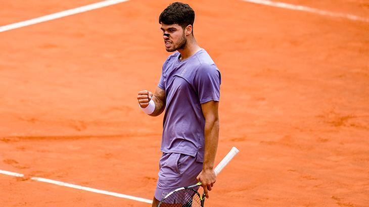 Carlos Alcaraz battles past Khachanov into Italian Open quarter-finals