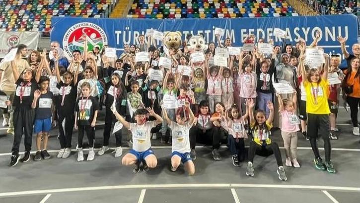 Çocuklar Ataköy’de atletizmle buluştu! Sporla dolu bir gün