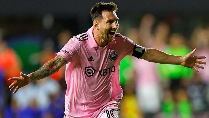 Barcelona is still in Lionel Messi's heart! The Argentine club legend celebrated the LaLiga title...