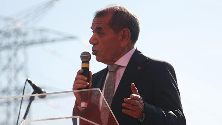 Galatasaray Başkanı Dursun Özbek, yıldız oyuncunun yeni adresini duyurdu! 'Memleketine dönmek istiyor, gitmeyi düşünüyor...'