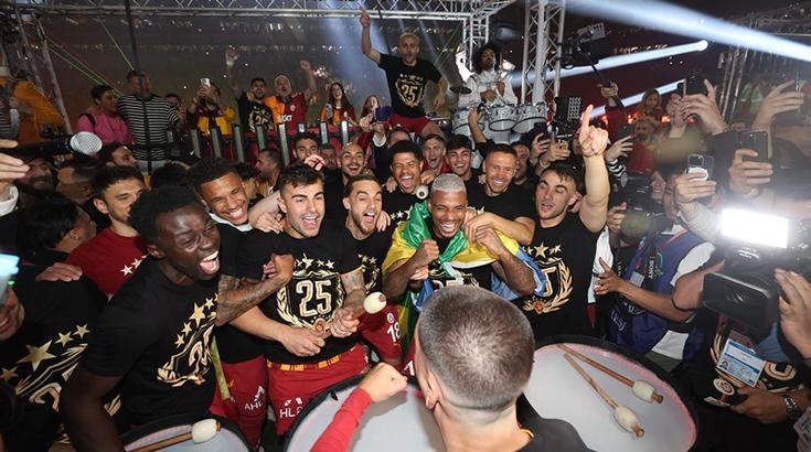 Galatasaray'da şampiyonluk sonrası ilk yolcu belli oldu! Teklif kabul edildi