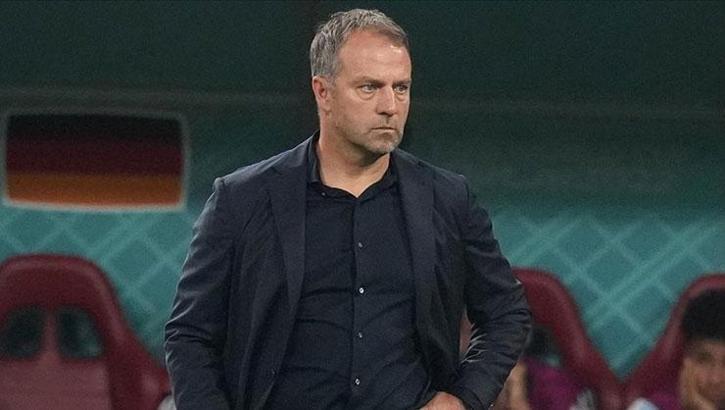 Barcelona resmen açıkladı! Hansi Flick'in sözleşmesi uzatıldı