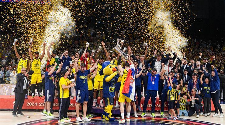 Eurolegue şampiyonu Fenerbahçe Beko İstanbul'a geldi