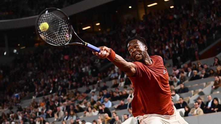 Gael Monfils fires up French Open crowd with a late-night comeback