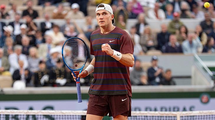 Draper tames Monfils and wild Paris crowd in epic French Open game