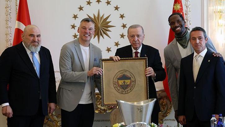 Cumhurbaşkanı Erdoğan, EuroLeague şampiyonu Fenerbahçe Beko'yu kabul etti