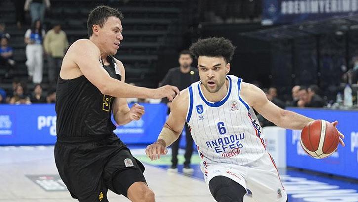 Anadolu Efes evinde rahat kazandı! Seride öne geçti