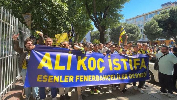 Fenerbahçe taraftarından dev protesto!