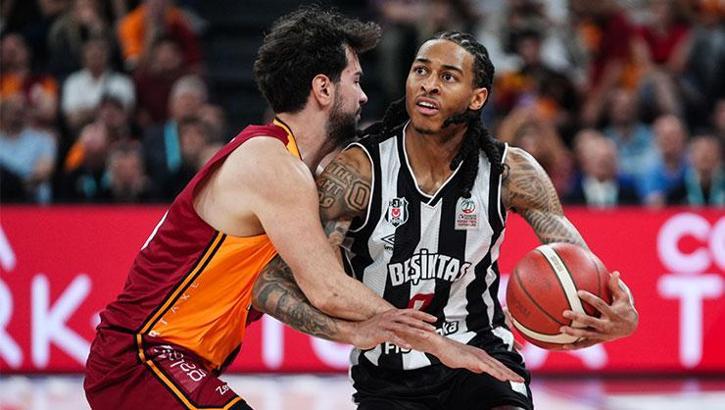 Beşiktaş derbide Galatasaray'ı farklı yendi! Yarı finale yükseldi