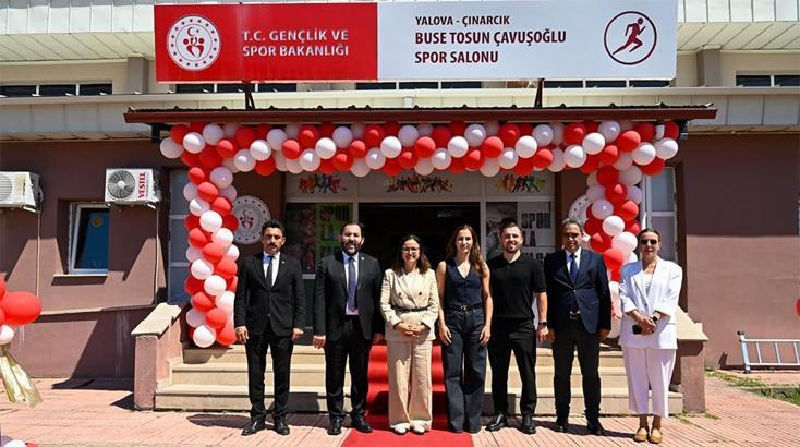 Milli güreşçi Buse Tosun Çavuşoğlu'nun adı Çınarcık'ta spor salonuna verildi