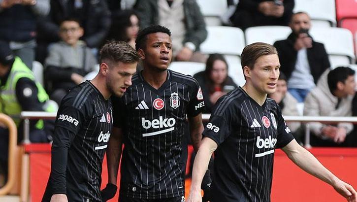 Beşiktaş'ın genç yıldızından ayrılık iddialarına yalanlama!