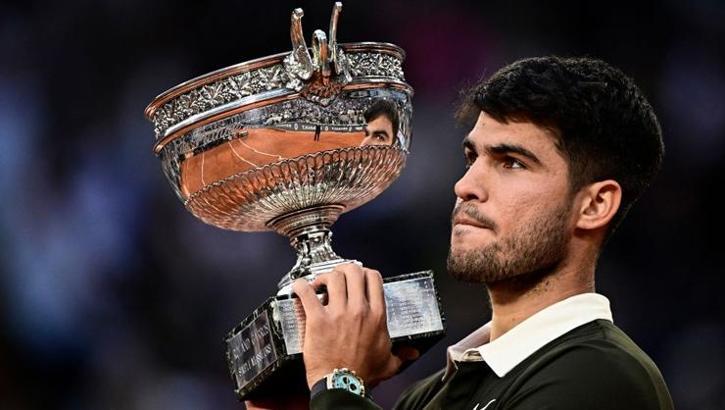 Carlos Alcaraz wins men's title at French Open