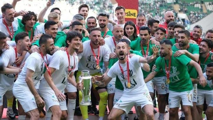 Bursaspor'da birçok futbolcuyla yol ayrımı: Gözler iç transferde!