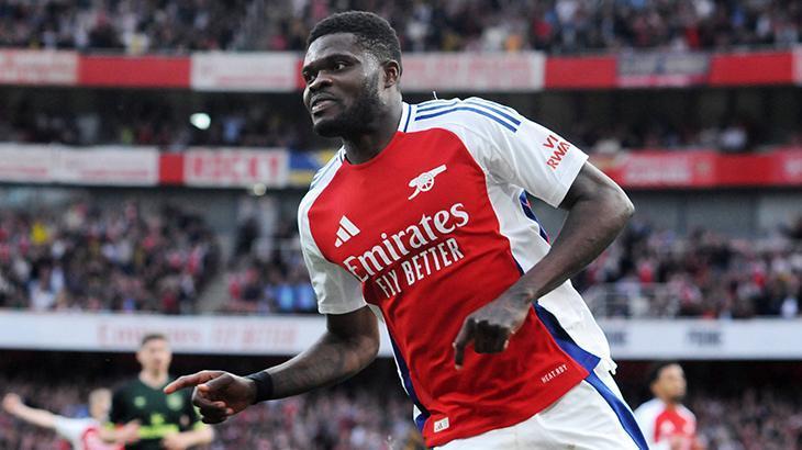 Thomas Partey at crossroads amid contract talks with Arsenal