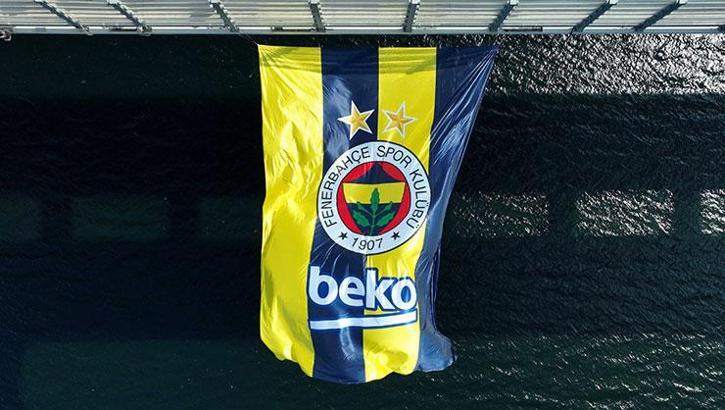 Fenerbahçe Beko'nun bayrakları köprülere asıldı