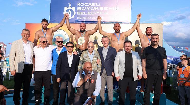 Sekapark Güreşleri'nin başpehlivanı Orhan Okulu oldu