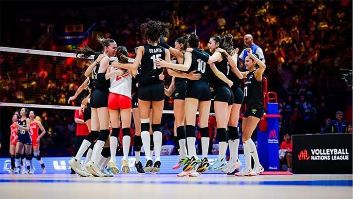 VNL İstanbul etabı öncesi Filenin Sultanları'nda sakatlık şoku!