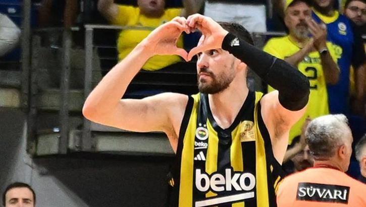 Fenerbahçe'ye gözyaşlarıyla veda etti: Duygu dolu anlar! 'Gördüğüm en güzel taraftar'