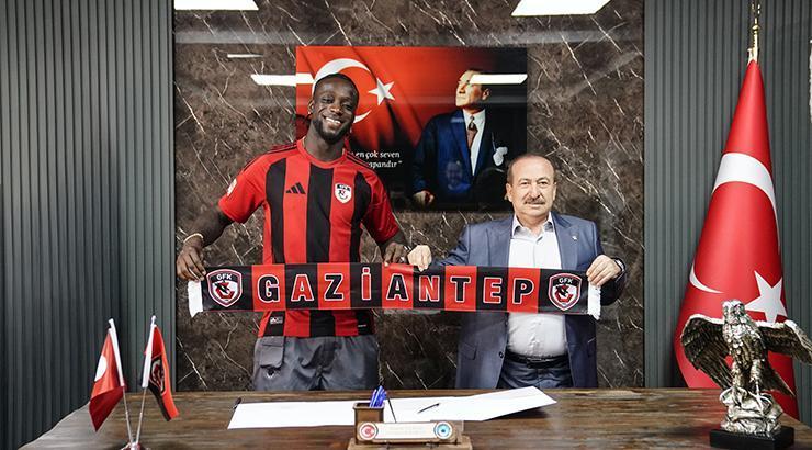 Gaziantep FK Myenty Abena'yı transfer etti