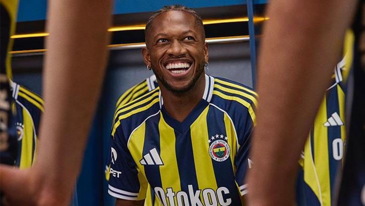 Fenerbahçe yeni sezonun formalarını tanıttı