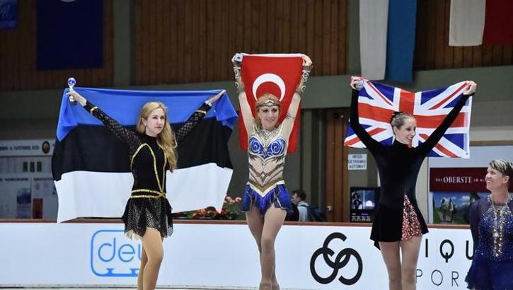 Buz pateni sporcusu Naz Arıcı, dünya şampiyonu