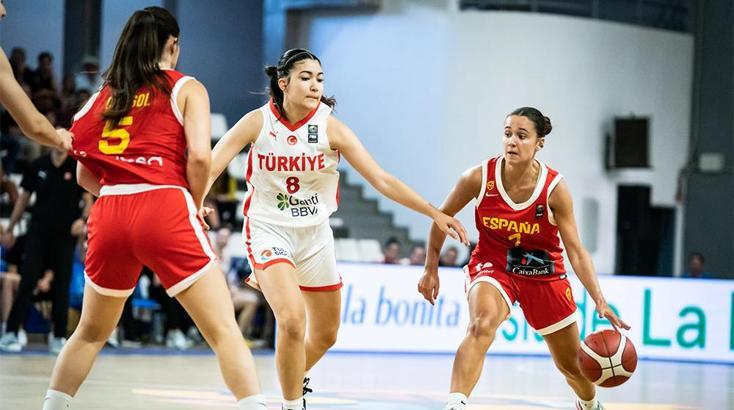 18 Yaş Altı Kızlar Avrupa Basketbol Şampiyonası'nda İspanya'ya farklı kaybettik