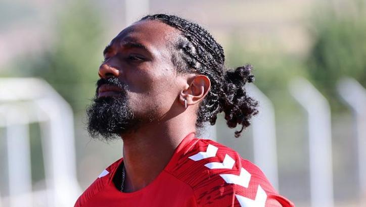 Sivasspor'da Moutoussamy kampa katıldı