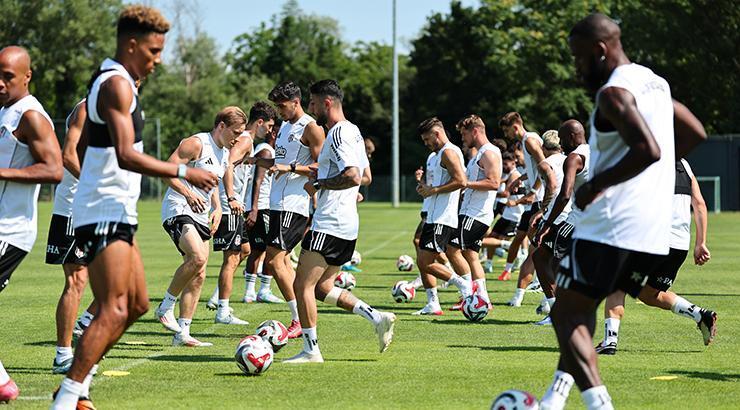 Beşiktaş sabah sahada, akşam salonda çalıştı