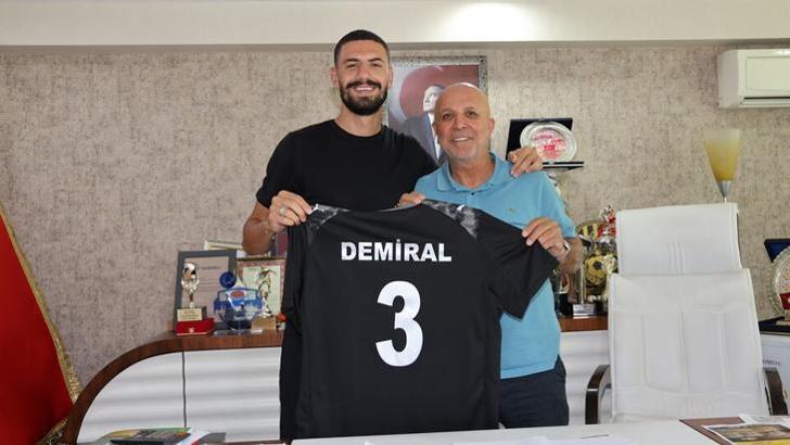 Merih Demiral, Alanyaspor'u ziyaret etti!