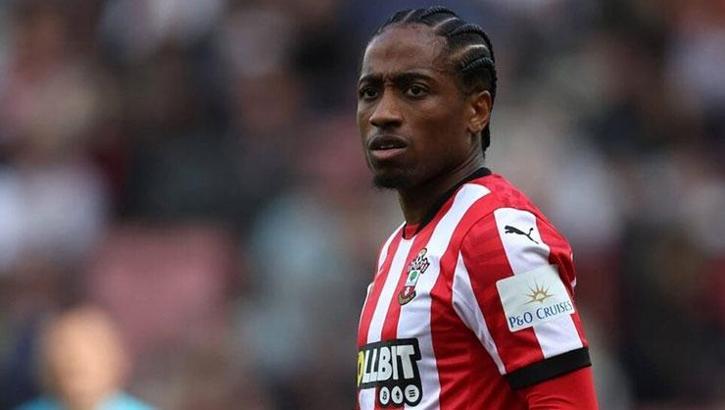 Fenerbahçe made an official offer to Kyle Walker-Peters!