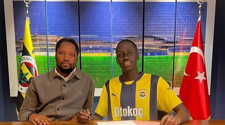 Fenerbahçe Abdou Aziz Fall'ı transfer etti! Lisansı çıkarıldı