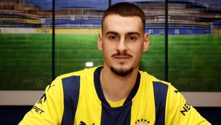 Fenerbahçe genç oyuncunun lisansını çıkardı