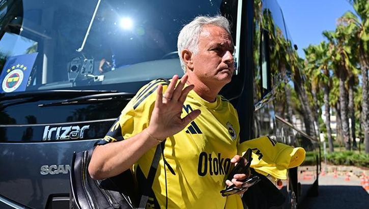 Fenerbahçe'de Jose Mourinho 2 futbolcunun üstünü çizdi! Biletleri kesildi