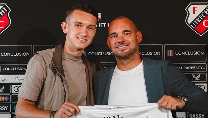 Sneijder imzayı attı