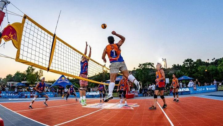 Red Bull Back Line İle Sokak Voleybolu Heyecanı İzmir’e Taşınıyor
