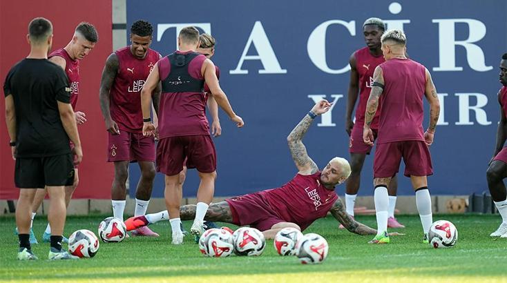 Galatasaray, hazırlıklarını çift idmanla sürdürdü