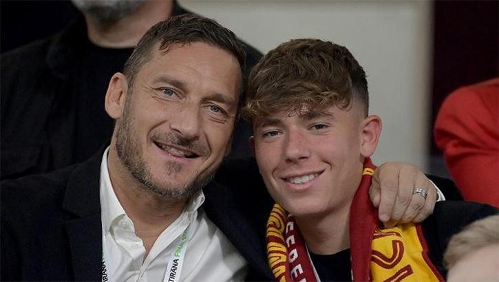 Roma efsanesi Totti'nin oğlu Cristian 19 yaşında futboldan emekli oldu! İşte nedeni