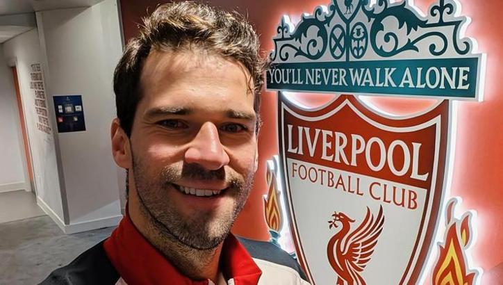 Alisson Becker, Liverpool kampından ayrıldı