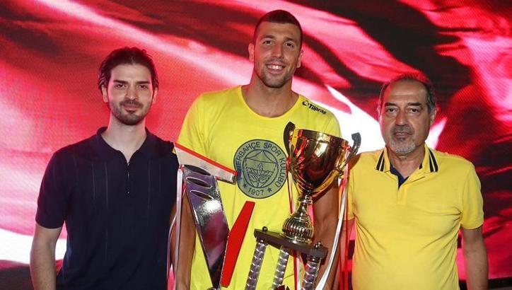 2023 Yüzme Kupası Fenerbahçe'ye verildi: 'Kupa hak edenin müzesinde'