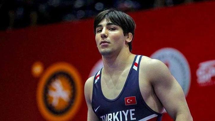 Milli güreşçi Ahmet Yağan'dan bronz madalya