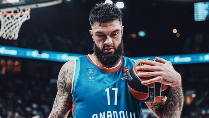 Anadolu Efes'te sakatlık şoku! Fransız pivot Vincent Poirier ameliyat olacak