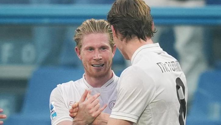 Napoli ve McTominay kaldığı yerden devam! Sassuolu deplasmanında partiye De Bruyne de katıldı