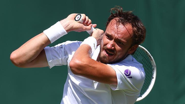 Watch: An intruder photographer sparks Medvedev meltdown in US Open