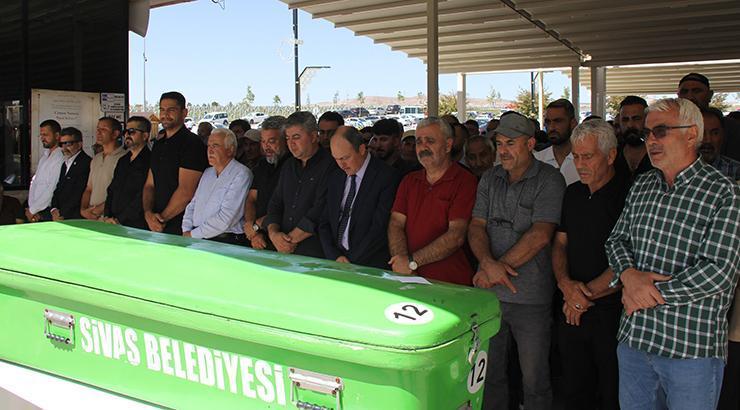 Taha Akgül’ün dedesi son yolculuğuna uğurlandı