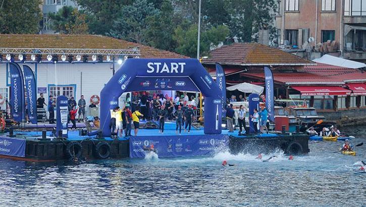 Dünya spor tarihinde bir ilk gerçekleşti! İstanbul, Asya ve Avrupa Triatlon Şampiyonalarını buluşturdu