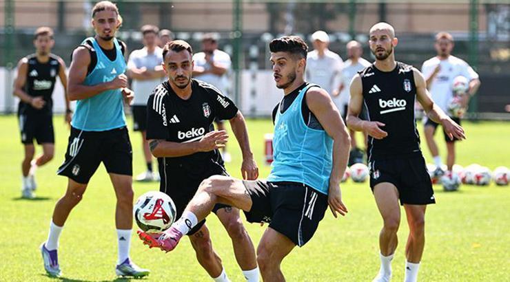 Beşiktaş'ta yeni transfer Cerny ve Gökhan Sazdağı ilk antrenmanına çıktı