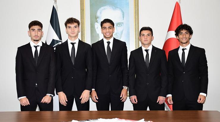 Beşiktaş'tan beş imza birden!