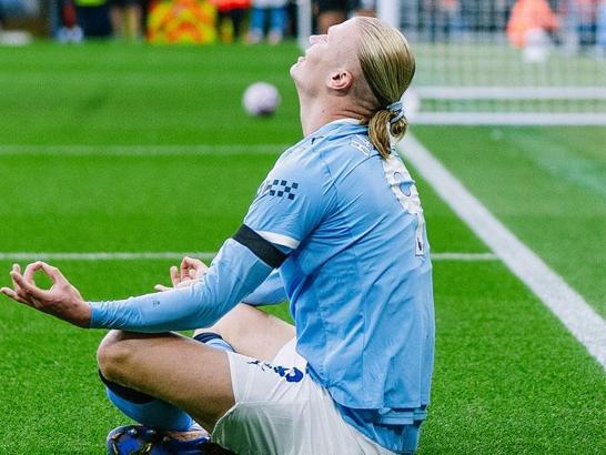 Manchester City defeated Manchester United 3-0 at home in the Premier League.