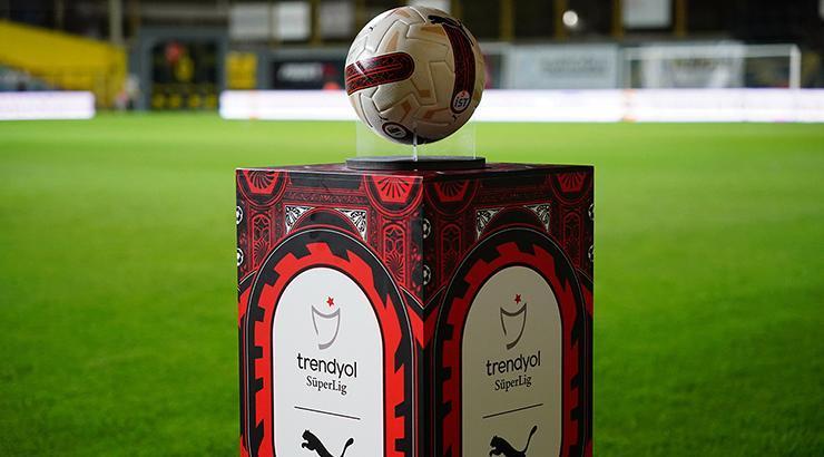 Süper Lig'de yarın oynanacak 3 erteleme maçını yönetecek hakemler açıklandı